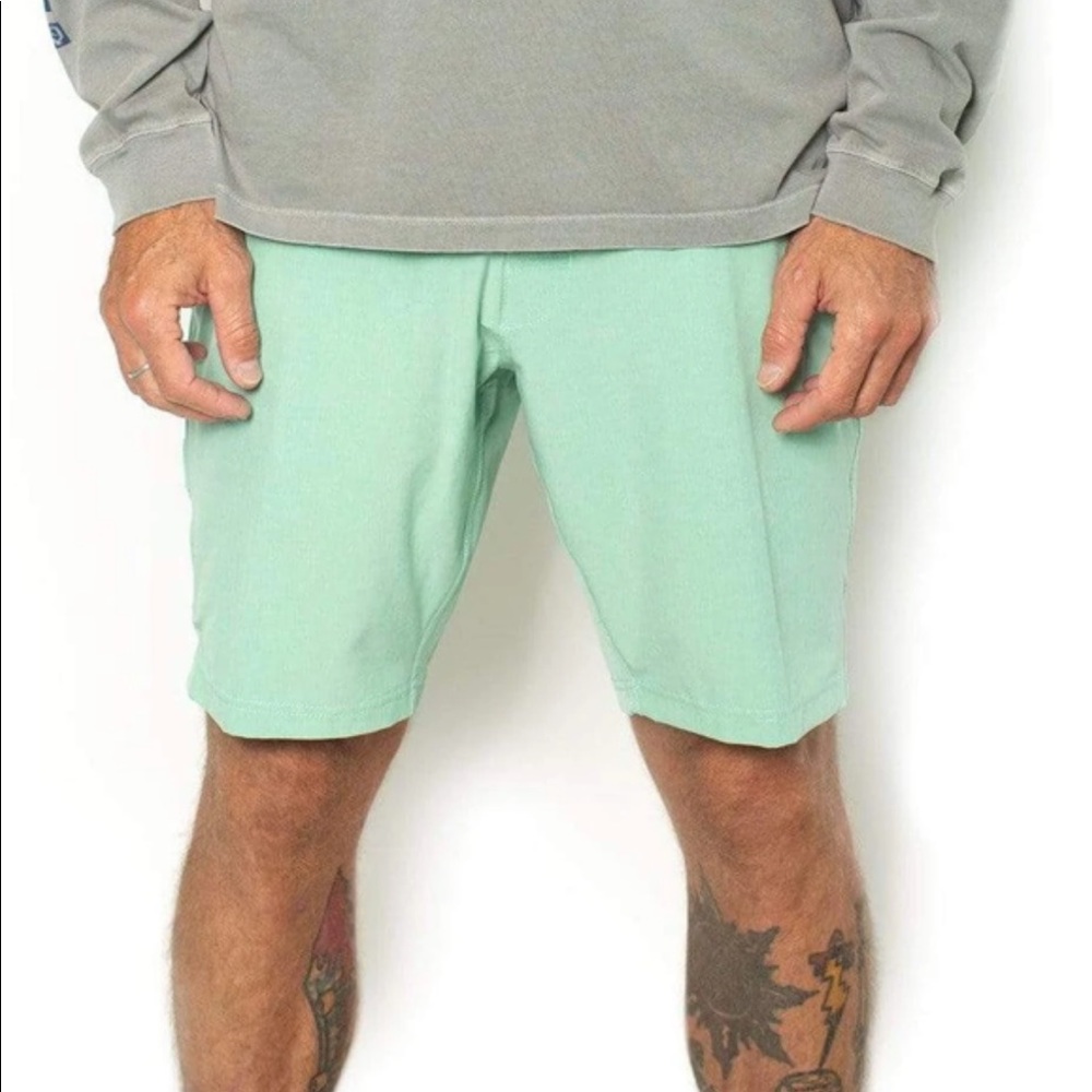 Quiet storm heather 20” hybrid short size 33